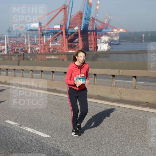 03.10.2025 - Köhlbrandbrückenlauf Yannick Fuchs http://msf.ph/oto/9134385 03.10.2025 09:09:27 Position 2  meine-sportfotos.de