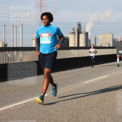 03.10.2025 - Köhlbrandbrückenlauf Lena Gebhardt http://msf.ph/oto/9134405 03.10.2025 09:52:33 Position 2  meine-sportfotos.de