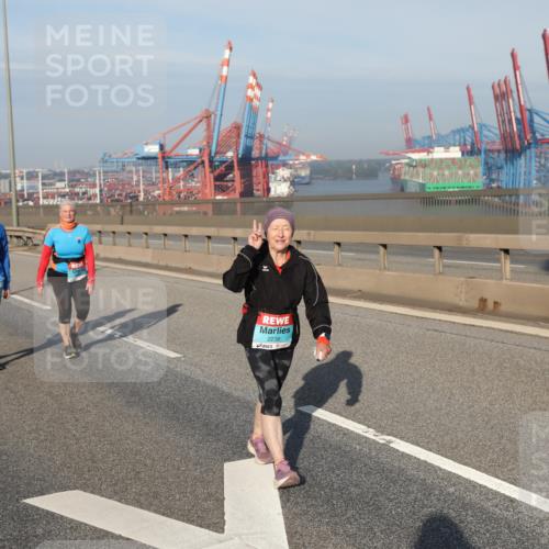 03.10.2025 - Köhlbrandbrückenlauf Yannick Fuchs http://msf.ph/oto/9134431 03.10.2025 09:09:32 Position 2 2236 meine-sportfotos.de