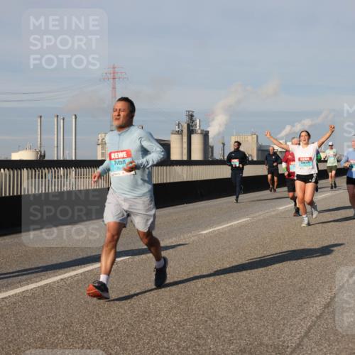 03.10.2025 - Köhlbrandbrückenlauf Lena Gebhardt http://msf.ph/oto/9134484 03.10.2025 09:52:39 Position 2 354 meine-sportfotos.de