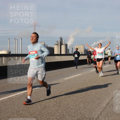 03.10.2025 - Köhlbrandbrückenlauf Lena Gebhardt http://msf.ph/oto/9134487 03.10.2025 09:52:39 Position 2 3542 meine-sportfotos.de