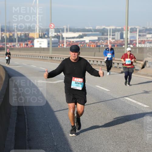 03.10.2025 - Köhlbrandbrückenlauf Yannick Fuchs http://msf.ph/oto/9134490 03.10.2025 09:09:48 Position 2 2360 meine-sportfotos.de