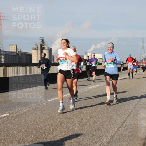 03.10.2025 - Köhlbrandbrückenlauf Lena Gebhardt http://msf.ph/oto/9134492 03.10.2025 09:52:40 Position 2 1401, 3539 meine-sportfotos.de