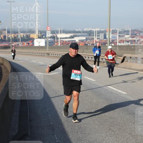 03.10.2025 - Köhlbrandbrückenlauf Yannick Fuchs http://msf.ph/oto/9134493 03.10.2025 09:09:48 Position 2 2360 meine-sportfotos.de