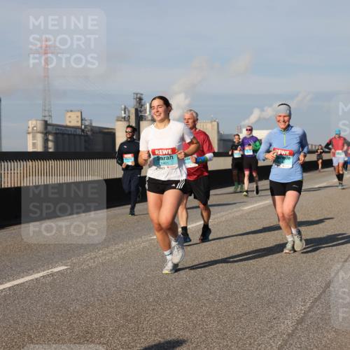 03.10.2025 - Köhlbrandbrückenlauf Lena Gebhardt http://msf.ph/oto/9134496 03.10.2025 09:52:40 Position 2 1401 meine-sportfotos.de