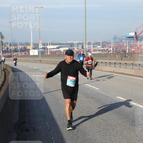 03.10.2025 - Köhlbrandbrückenlauf Yannick Fuchs http://msf.ph/oto/9134506 03.10.2025 09:09:49 Position 2 2360 meine-sportfotos.de