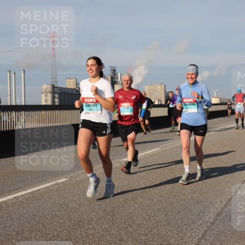 03.10.2025 - Köhlbrandbrückenlauf Lena Gebhardt http://msf.ph/oto/9134507 03.10.2025 09:52:41 Position 2 1401, 3539 meine-sportfotos.de