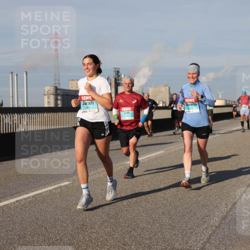03.10.2025 - Köhlbrandbrückenlauf Lena Gebhardt http://msf.ph/oto/9134508 03.10.2025 09:52:41 Position 2 3539, 1401 meine-sportfotos.de