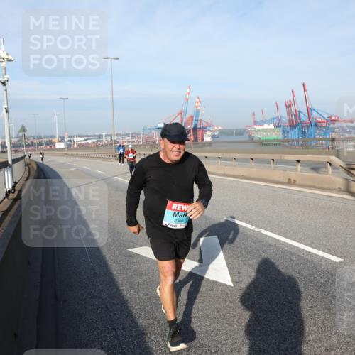 03.10.2025 - Köhlbrandbrückenlauf Yannick Fuchs http://msf.ph/oto/9134530 03.10.2025 09:09:51 Position 2 2360 meine-sportfotos.de