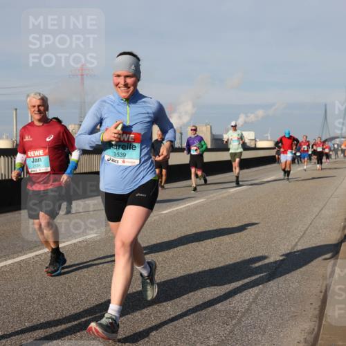03.10.2025 - Köhlbrandbrückenlauf Lena Gebhardt http://msf.ph/oto/9134532 03.10.2025 09:52:42 Position 2 2134, 3539 meine-sportfotos.de