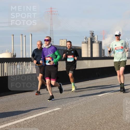 03.10.2025 - Köhlbrandbrückenlauf Lena Gebhardt http://msf.ph/oto/9134565 03.10.2025 09:52:44 Position 2 1525, 2449, 2450 meine-sportfotos.de