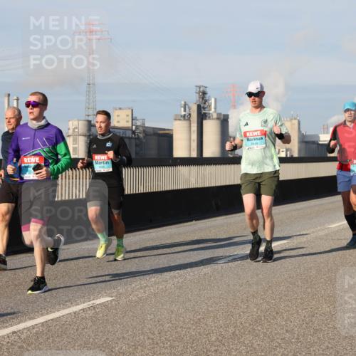 03.10.2025 - Köhlbrandbrückenlauf Lena Gebhardt http://msf.ph/oto/9134567 03.10.2025 09:52:44 Position 2 1525, 2449 meine-sportfotos.de