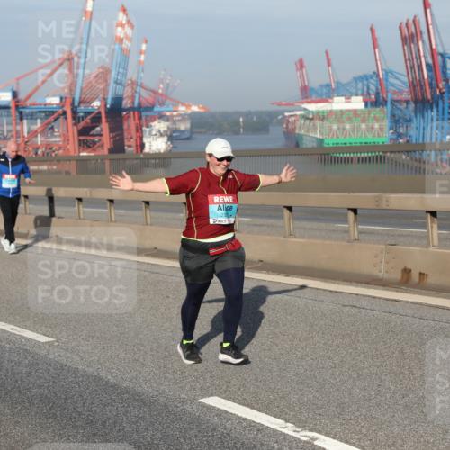 03.10.2025 - Köhlbrandbrückenlauf Yannick Fuchs http://msf.ph/oto/9134568 03.10.2025 09:09:56 Position 2 235 meine-sportfotos.de
