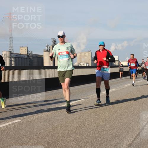 03.10.2025 - Köhlbrandbrückenlauf Lena Gebhardt http://msf.ph/oto/9134572 03.10.2025 09:52:45 Position 2 1525, 2449 meine-sportfotos.de