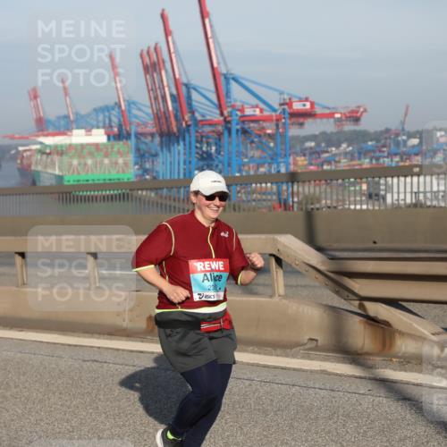 03.10.2025 - Köhlbrandbrückenlauf Yannick Fuchs http://msf.ph/oto/9134577 03.10.2025 09:09:57 Position 2 235 meine-sportfotos.de