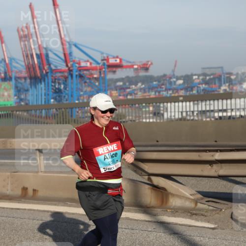 03.10.2025 - Köhlbrandbrückenlauf Yannick Fuchs http://msf.ph/oto/9134582 03.10.2025 09:09:58 Position 2 2357 meine-sportfotos.de