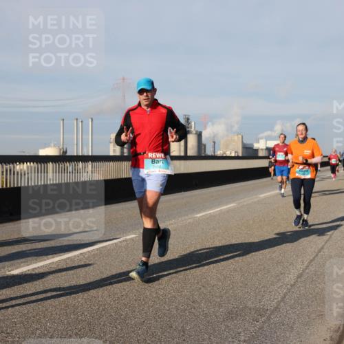 03.10.2025 - Köhlbrandbrückenlauf Lena Gebhardt http://msf.ph/oto/9134611 03.10.2025 09:52:46 Position 2 2449, 2450 meine-sportfotos.de
