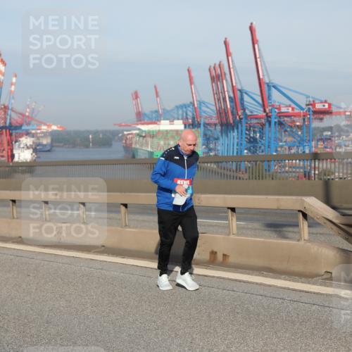 03.10.2025 - Köhlbrandbrückenlauf Yannick Fuchs http://msf.ph/oto/9134621 03.10.2025 09:10:02 Position 2  meine-sportfotos.de