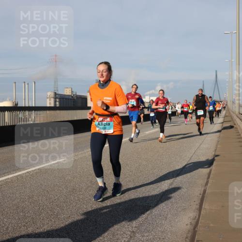 03.10.2025 - Köhlbrandbrückenlauf Lena Gebhardt http://msf.ph/oto/9134634 03.10.2025 09:52:48 Position 2 1858 meine-sportfotos.de