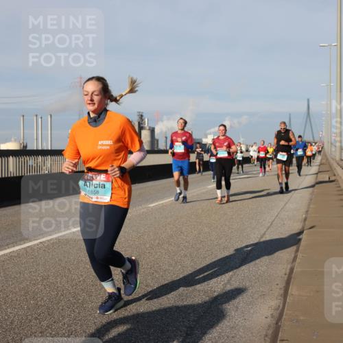 03.10.2025 - Köhlbrandbrückenlauf Lena Gebhardt http://msf.ph/oto/9134638 03.10.2025 09:52:48 Position 2 1858 meine-sportfotos.de