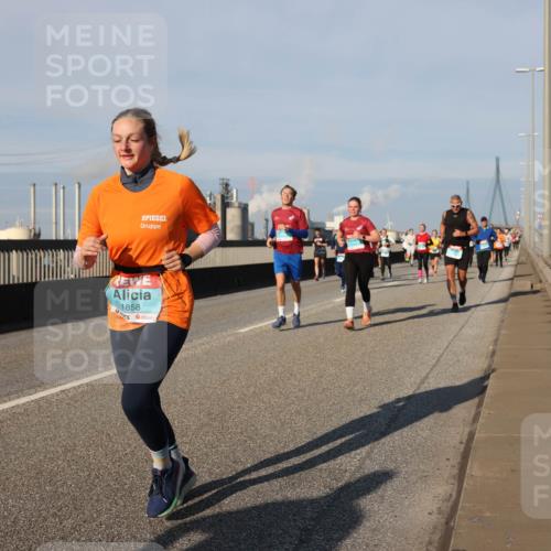 03.10.2025 - Köhlbrandbrückenlauf Lena Gebhardt http://msf.ph/oto/9134641 03.10.2025 09:52:48 Position 2 1858 meine-sportfotos.de