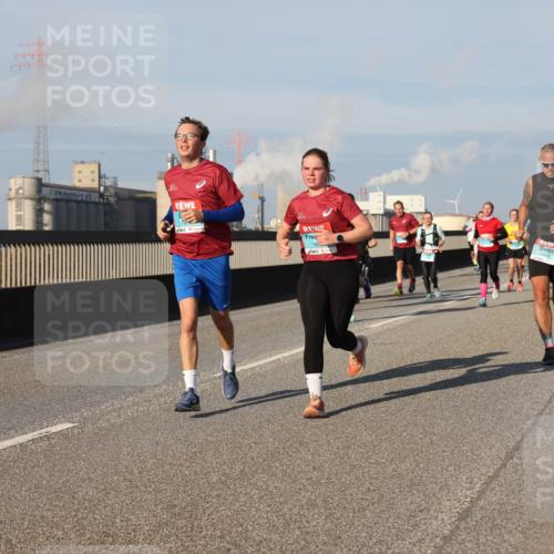 03.10.2025 - Köhlbrandbrückenlauf Lena Gebhardt http://msf.ph/oto/9134653 03.10.2025 09:52:49 Position 2 18, 1435 meine-sportfotos.de