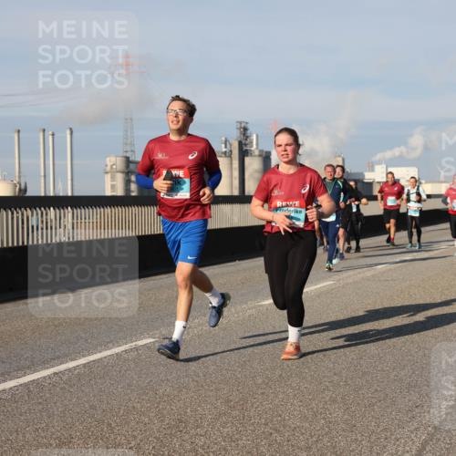 03.10.2025 - Köhlbrandbrückenlauf Lena Gebhardt http://msf.ph/oto/9134665 03.10.2025 09:52:49 Position 2  meine-sportfotos.de