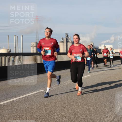 03.10.2025 - Köhlbrandbrückenlauf Lena Gebhardt http://msf.ph/oto/9134666 03.10.2025 09:52:49 Position 2 18 meine-sportfotos.de