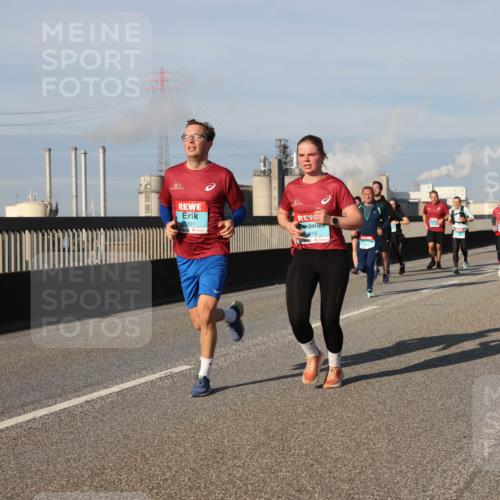 03.10.2025 - Köhlbrandbrückenlauf Lena Gebhardt http://msf.ph/oto/9134669 03.10.2025 09:52:49 Position 2 1901, 1818 meine-sportfotos.de