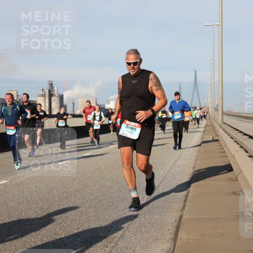 03.10.2025 - Köhlbrandbrückenlauf Lena Gebhardt http://msf.ph/oto/9134693 03.10.2025 09:52:51 Position 2 1435 meine-sportfotos.de