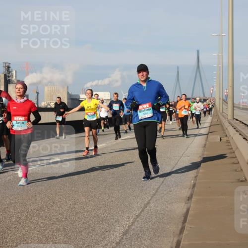 03.10.2025 - Köhlbrandbrückenlauf Lena Gebhardt http://msf.ph/oto/9134715 03.10.2025 09:52:53 Position 2 1919, 3524, 3202 meine-sportfotos.de