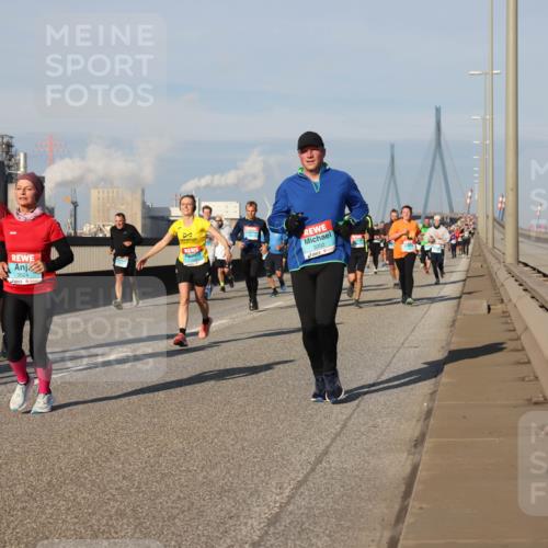 03.10.2025 - Köhlbrandbrückenlauf Lena Gebhardt http://msf.ph/oto/9134719 03.10.2025 09:52:53 Position 2 3524, 1919, 3202 meine-sportfotos.de