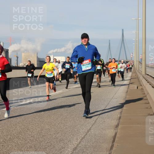 03.10.2025 - Köhlbrandbrückenlauf Lena Gebhardt http://msf.ph/oto/9134724 03.10.2025 09:52:53 Position 2 1919, 3202, 9, 3524 meine-sportfotos.de