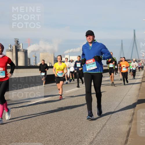 03.10.2025 - Köhlbrandbrückenlauf Lena Gebhardt http://msf.ph/oto/9134730 03.10.2025 09:52:54 Position 2 1919, 3524, 3202 meine-sportfotos.de