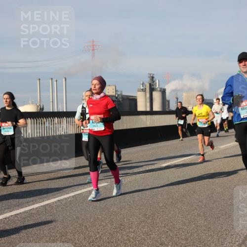 03.10.2025 - Köhlbrandbrückenlauf Lena Gebhardt http://msf.ph/oto/9134738 03.10.2025 09:52:54 Position 2 3068, 3524, 3202 meine-sportfotos.de