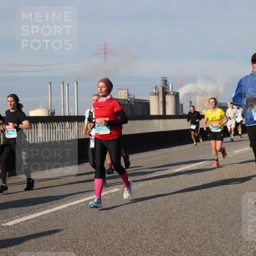03.10.2025 - Köhlbrandbrückenlauf Lena Gebhardt http://msf.ph/oto/9134742 03.10.2025 09:52:54 Position 2 3068, 3524, 3202 meine-sportfotos.de