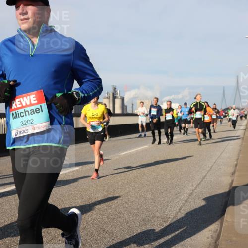 03.10.2025 - Köhlbrandbrückenlauf Lena Gebhardt http://msf.ph/oto/9134764 03.10.2025 09:52:56 Position 2 3202 meine-sportfotos.de