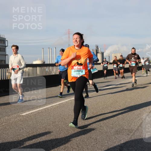 03.10.2025 - Köhlbrandbrückenlauf Lena Gebhardt http://msf.ph/oto/9134822 03.10.2025 09:53:00 Position 2 1350 meine-sportfotos.de