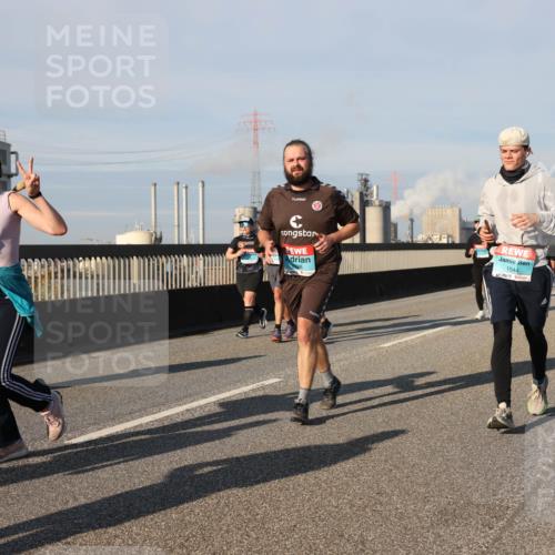 03.10.2025 - Köhlbrandbrückenlauf Lena Gebhardt http://msf.ph/oto/9134850 03.10.2025 09:53:02 Position 2 3818, 1544, 3 meine-sportfotos.de