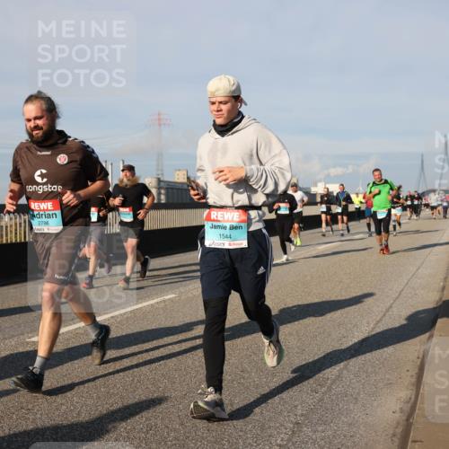 03.10.2025 - Köhlbrandbrückenlauf Lena Gebhardt http://msf.ph/oto/9134864 03.10.2025 09:53:03 Position 2 2786, 1544 meine-sportfotos.de