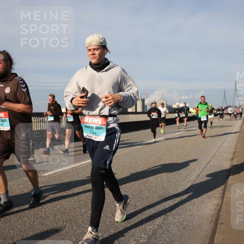 03.10.2025 - Köhlbrandbrückenlauf Lena Gebhardt http://msf.ph/oto/9134868 03.10.2025 09:53:03 Position 2 2786, 1544 meine-sportfotos.de