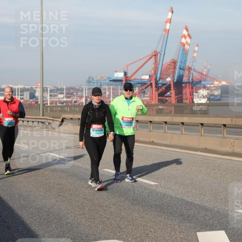 03.10.2025 - Köhlbrandbrückenlauf Yannick Fuchs http://msf.ph/oto/9134879 03.10.2025 09:12:09 Position 2 1241 meine-sportfotos.de