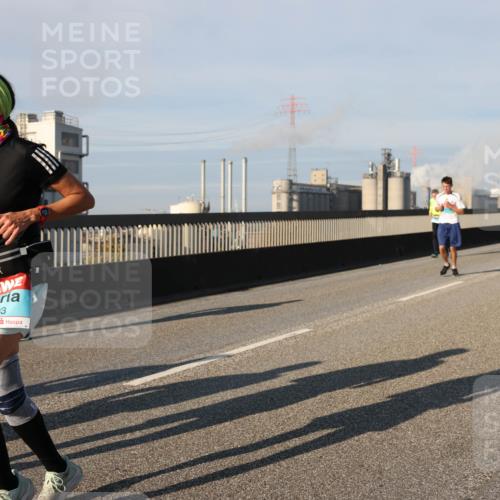 03.10.2025 - Köhlbrandbrückenlauf Lena Gebhardt http://msf.ph/oto/9134970 03.10.2025 09:53:09 Position 2 1093 meine-sportfotos.de
