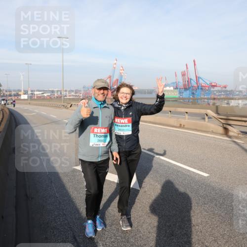03.10.2025 - Köhlbrandbrückenlauf Yannick Fuchs http://msf.ph/oto/9135033 03.10.2025 09:13:25 Position 2 2692, 2691 meine-sportfotos.de