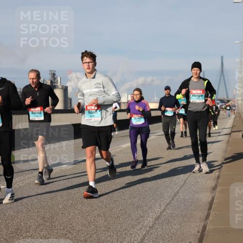 03.10.2025 - Köhlbrandbrückenlauf Lena Gebhardt http://msf.ph/oto/9135037 03.10.2025 09:53:14 Position 2 3321, 1786, 2040, 1192 meine-sportfotos.de