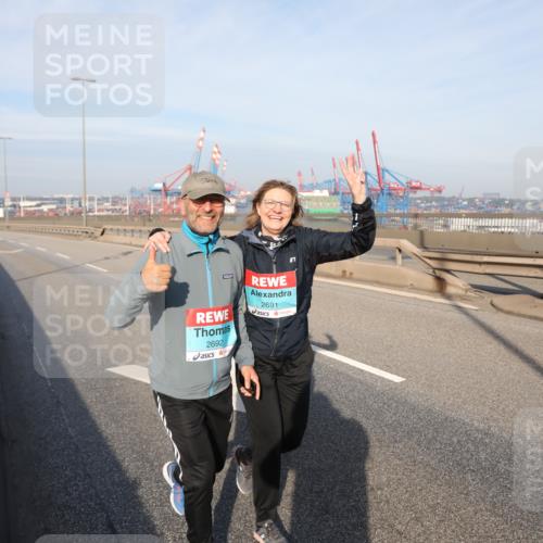 03.10.2025 - Köhlbrandbrückenlauf Yannick Fuchs http://msf.ph/oto/9135038 03.10.2025 09:13:26 Position 2 2692, 2691 meine-sportfotos.de