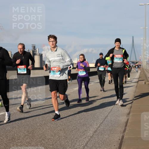 03.10.2025 - Köhlbrandbrückenlauf Lena Gebhardt http://msf.ph/oto/9135041 03.10.2025 09:53:14 Position 2 3321, 1786, 2040, 1192 meine-sportfotos.de