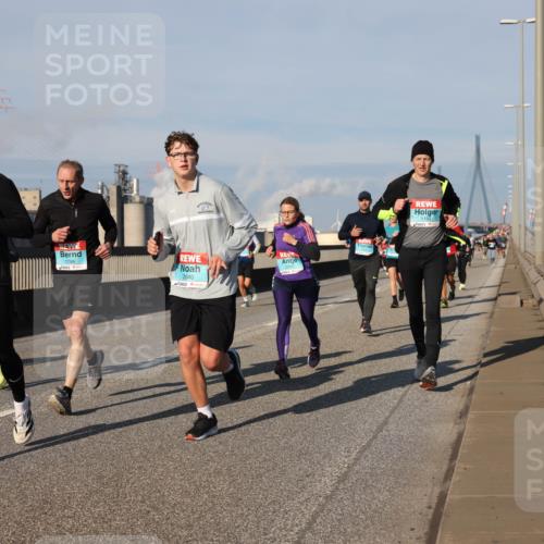 03.10.2025 - Köhlbrandbrückenlauf Lena Gebhardt http://msf.ph/oto/9135044 03.10.2025 09:53:14 Position 2 3321, 1786, 2040, 1192 meine-sportfotos.de