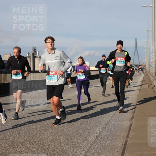 03.10.2025 - Köhlbrandbrückenlauf Lena Gebhardt http://msf.ph/oto/9135046 03.10.2025 09:53:14 Position 2 3321, 2040, 1192 meine-sportfotos.de