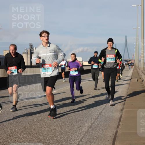03.10.2025 - Köhlbrandbrückenlauf Lena Gebhardt http://msf.ph/oto/9135049 03.10.2025 09:53:14 Position 2 3321, 2040, 1192 meine-sportfotos.de